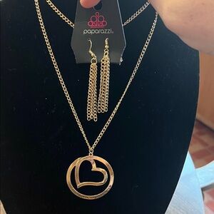 **NEW**Paparazzi Chic Gold Necklace Set